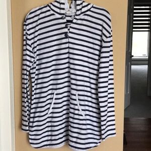 Vineyard Vine women’s terry hooded top